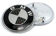 Наклейка БМВ карбон (73 мм) на капот / багажник