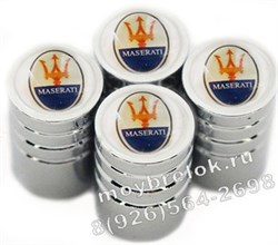 Колпачки на ниппель Мазерати (бел.фон, цилиндр) комплект 4шт CAP.Maserati.Rnd.wh - фото 21823