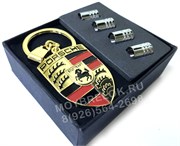 Подарочный набор Порше брелок и комплект ниппелей на диск set.porsche.k+cap