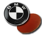 Наклейка БМВ черно-белая (66 мм), на двустороннем скотче EM.BMW.66.bk